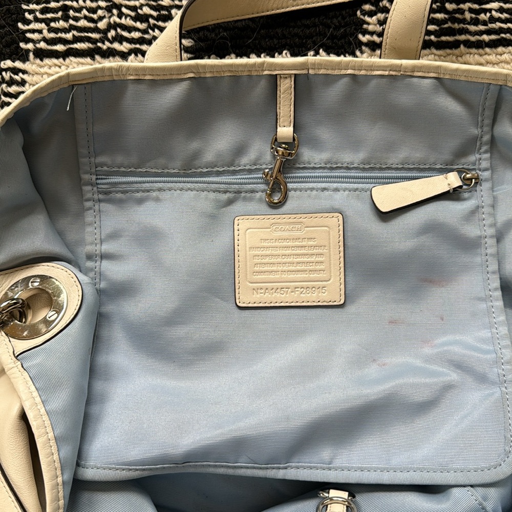 Authentic Excellent used condition Coach White Leather Hobo Bag - Picture 7 of 11